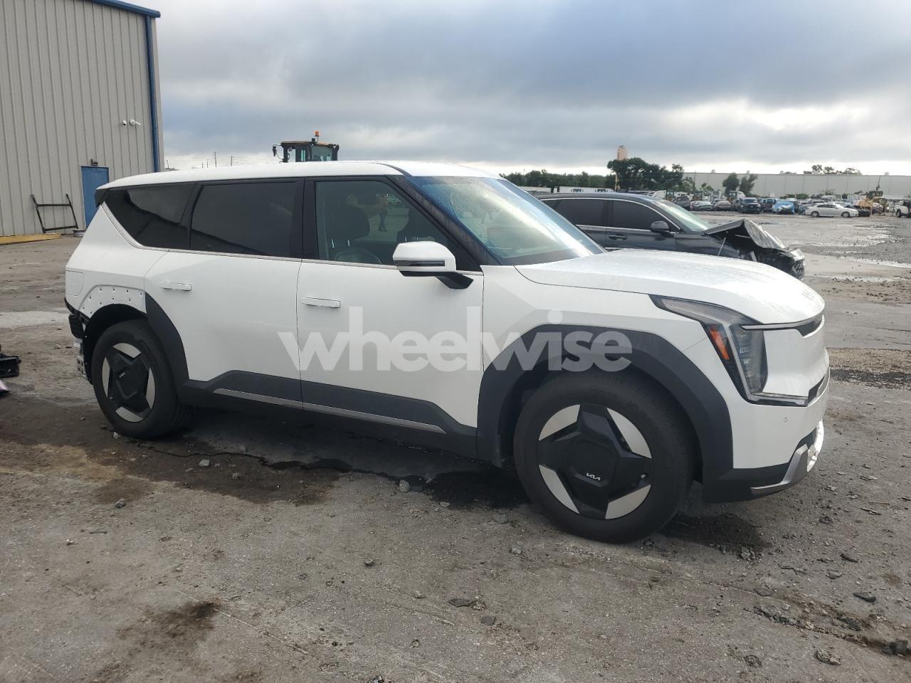 Photo 4 of 2024 KIA EV9 LIGHT (VIN KNDAB5S12R6029897)