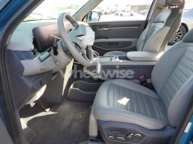 Photo 6 of 2024 KIA EV9 LAND (VIN KNDADFS50R6030257)