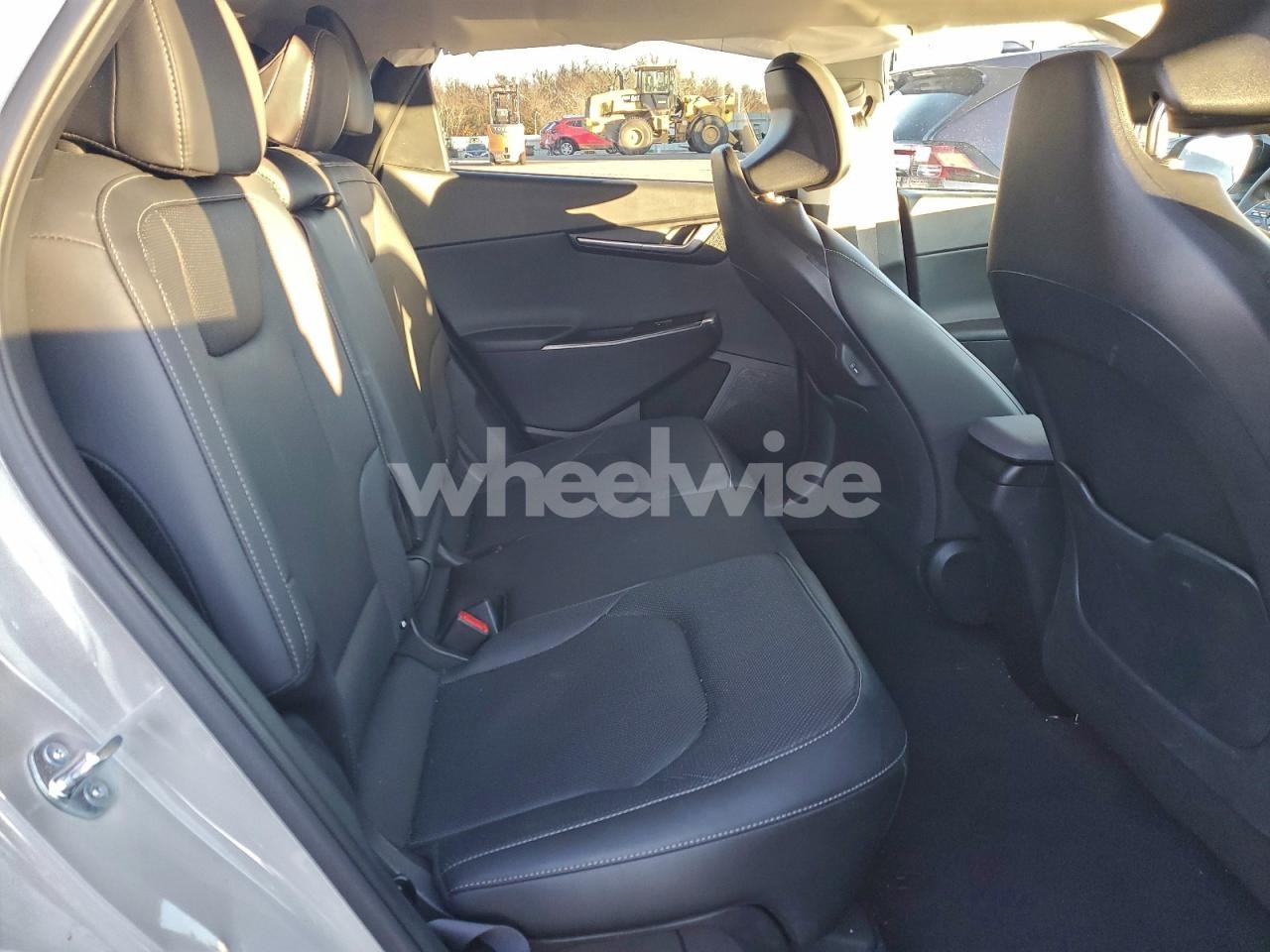 Photo 10 of 2024 KIA EV6 LIGHT (VIN KNDC34LA0R5617995)