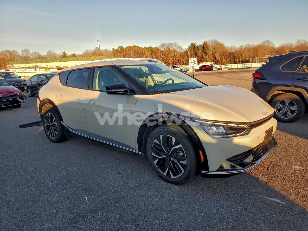 Photo 4 of 2024 KIA EV6 LIGHT (VIN KNDC34LA0R5617995)