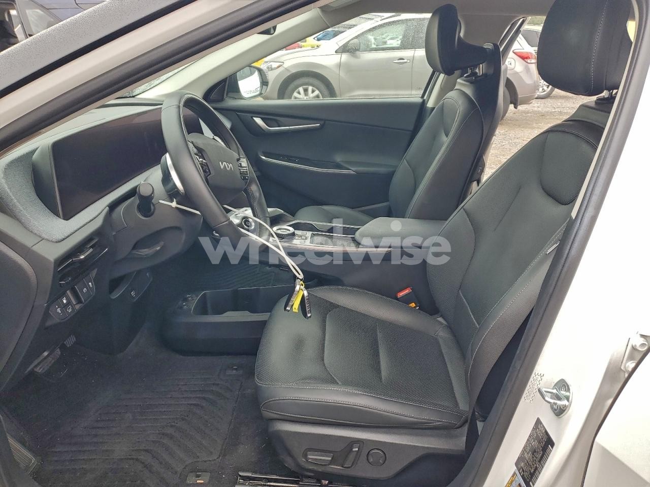 Photo 7 of 2023 KIA EV6 LIGHT (VIN KNDC34LA1P5104638)