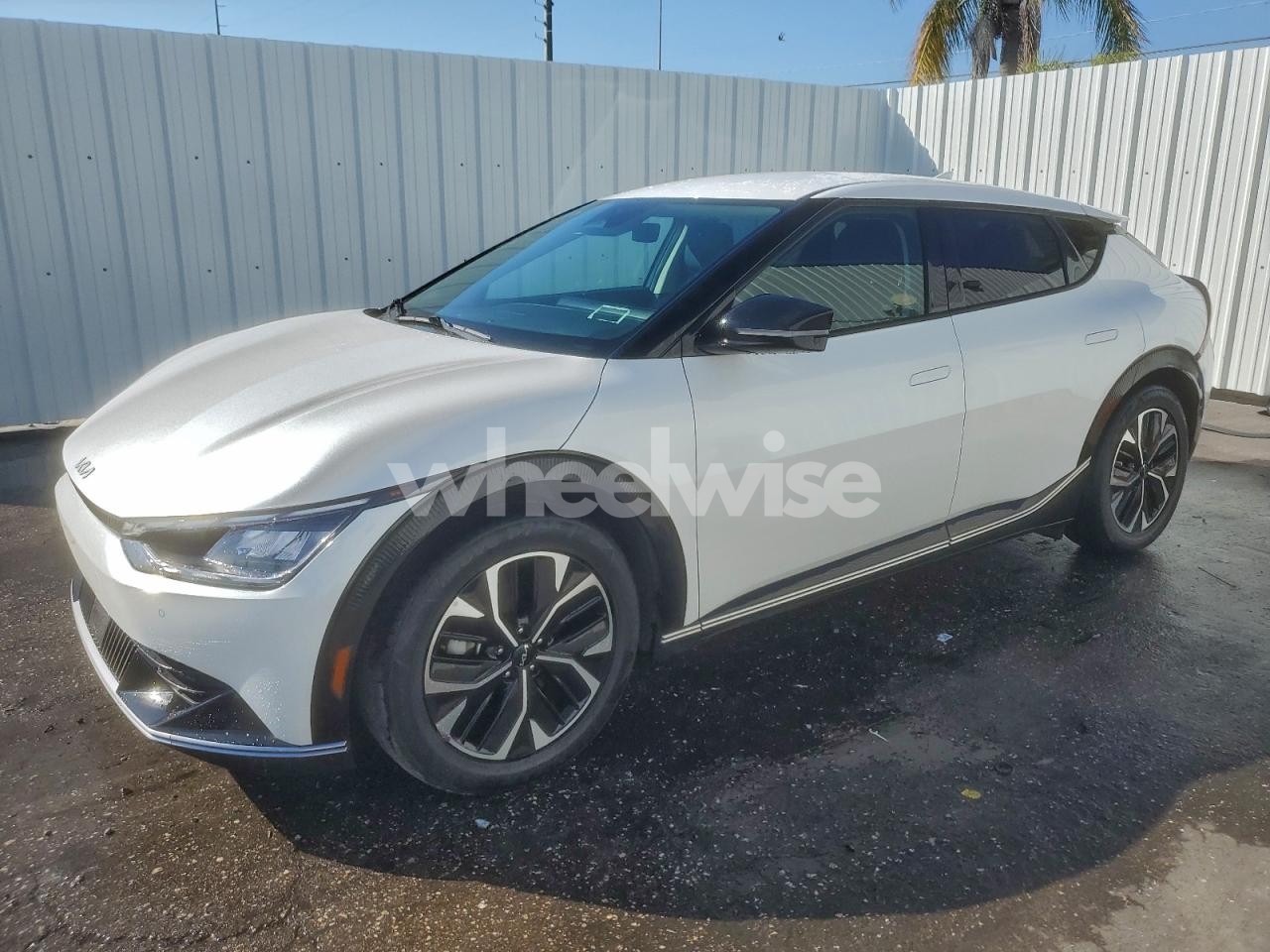 2023 KIA EV6 LIGHT (VIN KNDC34LA1P5606260) main photo