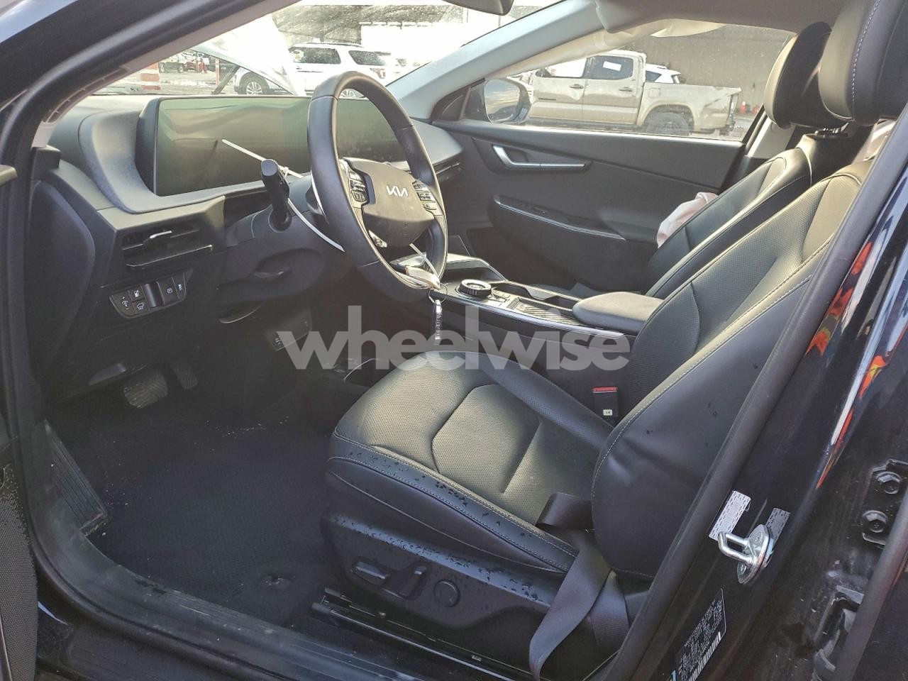 Photo 7 of 2024 KIA EV6 LIGHT (VIN KNDC34LA1R5188396)