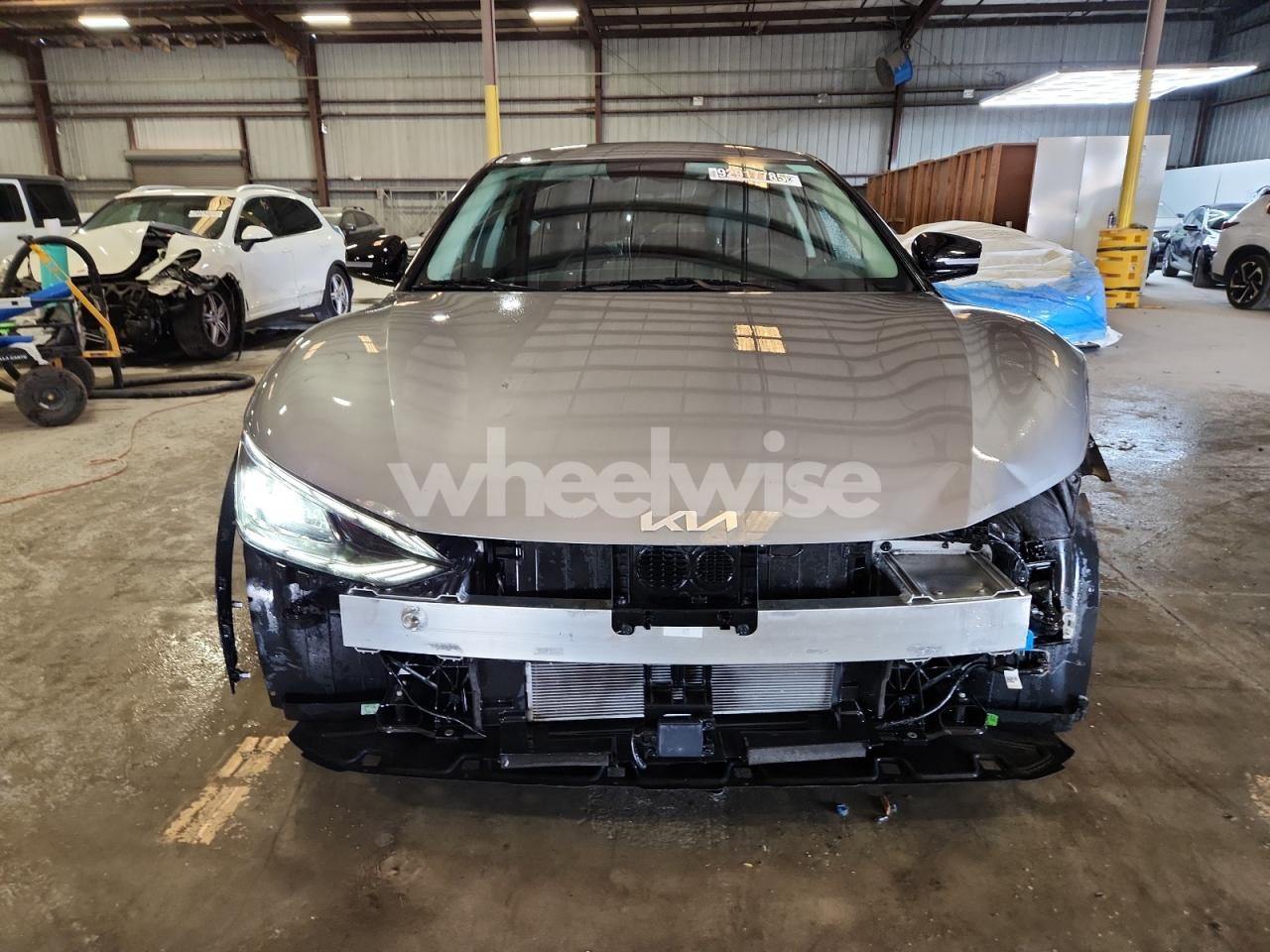 Photo 5 of 2024 KIA EV6 LIGHT (VIN KNDC34LA2R5188035)