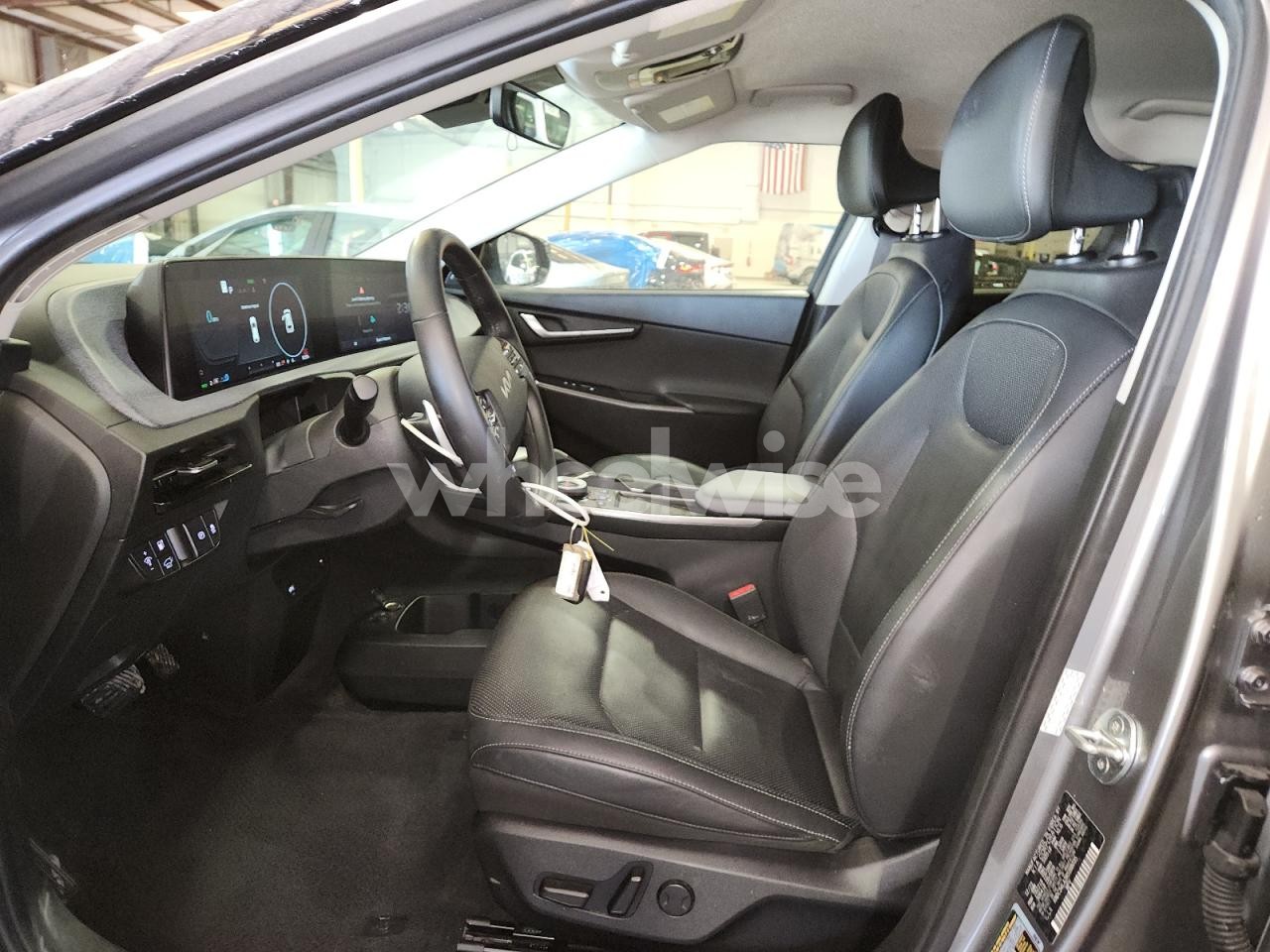 Photo 7 of 2024 KIA EV6 LIGHT (VIN KNDC34LA2R5188035)