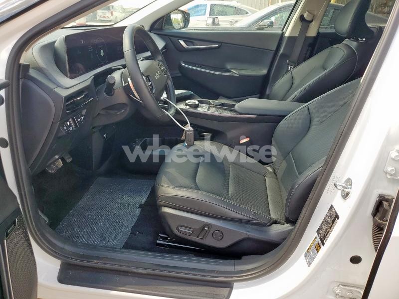 Photo 5 of 2024 KIA EV6 LIGHT (VIN KNDC34LA2R5193669)