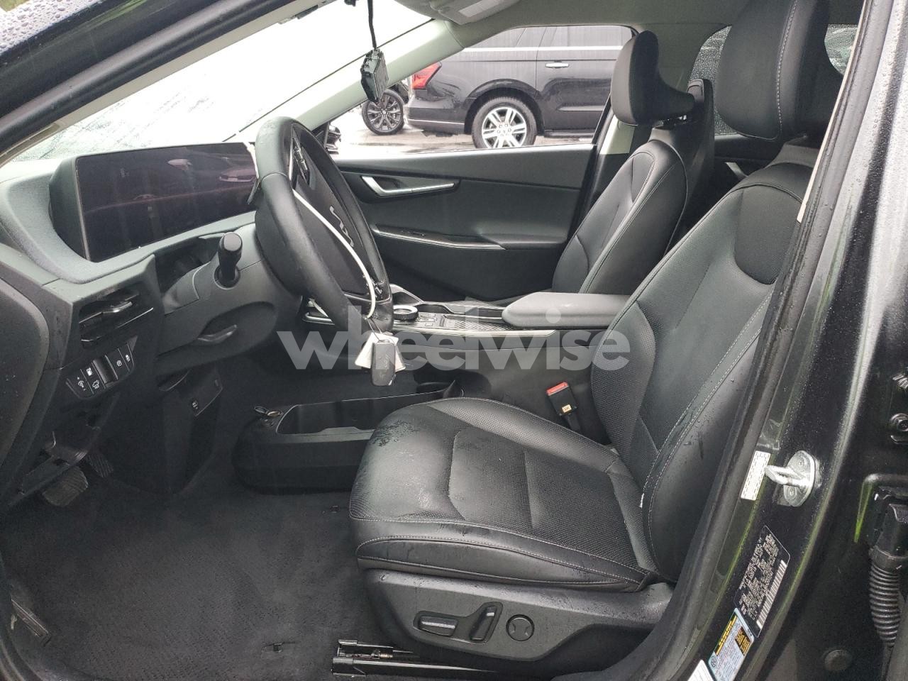 Photo 7 of 2024 KIA EV6 LIGHT (VIN KNDC34LA3R5207241)