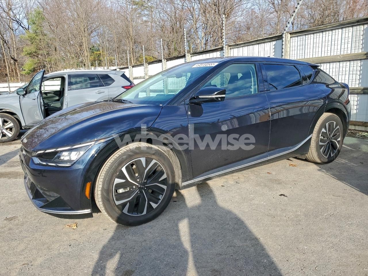 2024 KIA EV6 LIGHT (VIN KNDC34LA5R5205314) main photo