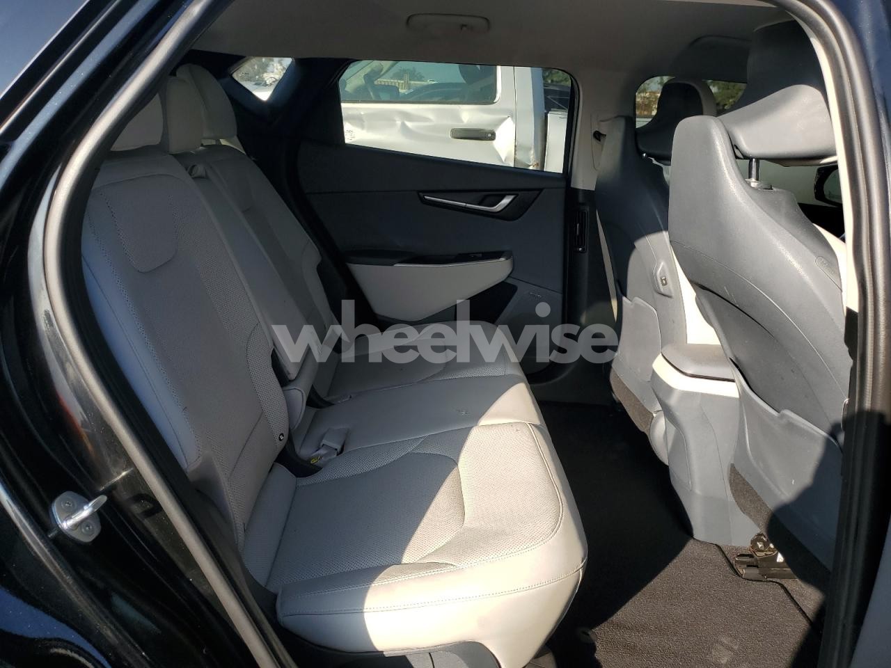 Photo 10 of 2022 KIA EV6 LIGHT (VIN KNDC34LA6N5043171)