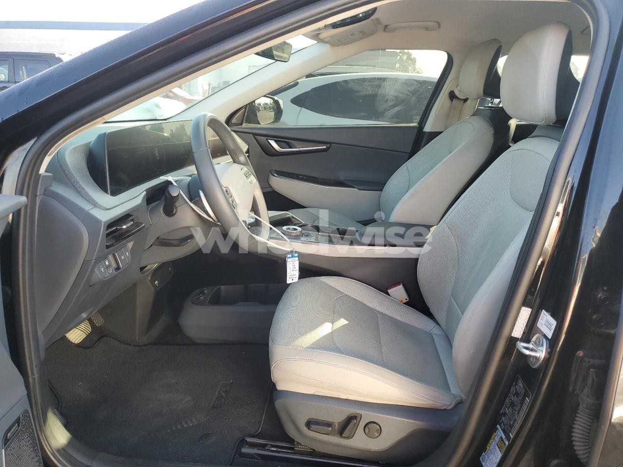 Photo 7 of 2022 KIA EV6 LIGHT (VIN KNDC34LA6N5043171)