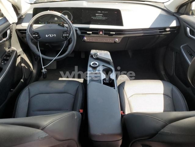 Photo 10 of 2023 KIA EV6 LIGHT (VIN KNDC34LA8P5150077)