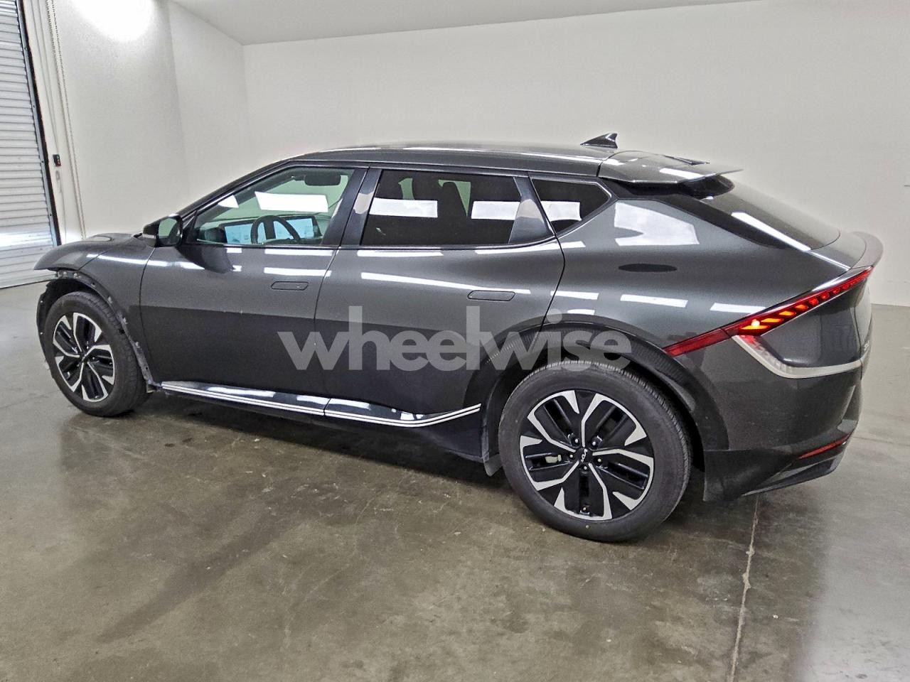 Photo 2 of 2024 KIA EV6 LIGHT (VIN KNDC34LA9R5194625)