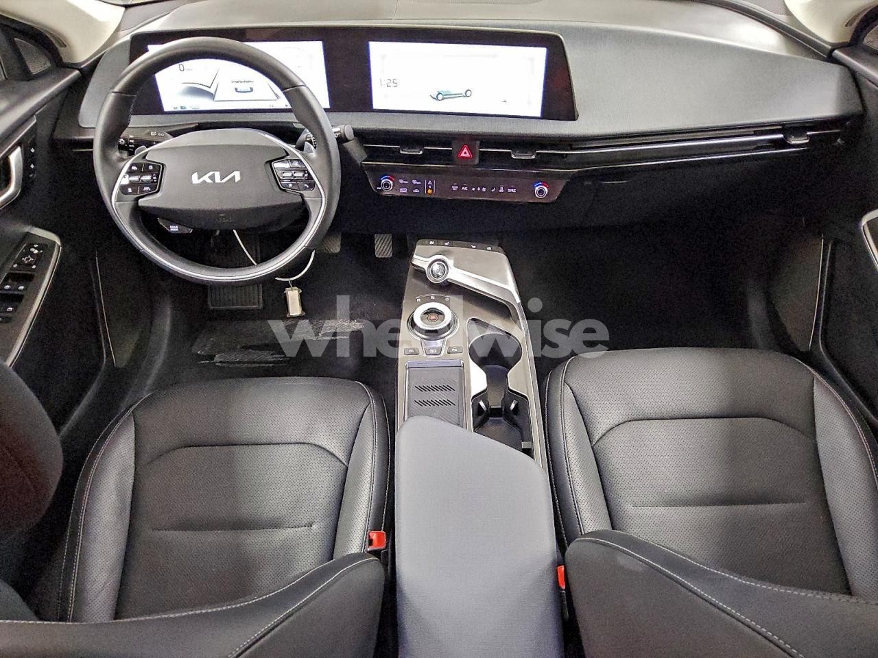 Photo 8 of 2024 KIA EV6 LIGHT (VIN KNDC34LA9R5194625)