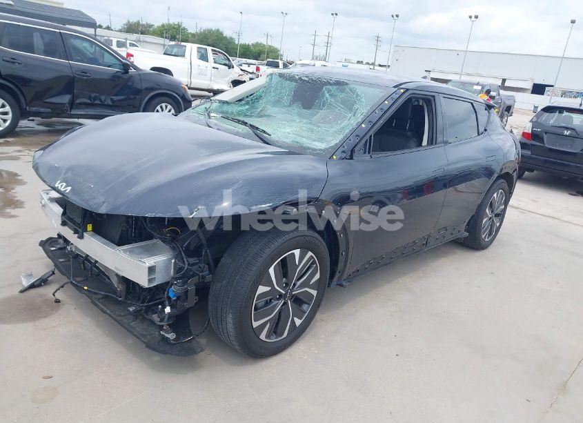 Photo 2 of 2024 Kia Ev6 LIGHT (VIN KNDC34LB7R5616772)