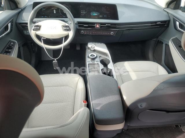 Photo 5 of 2022 KIA EV6 LIGHT (VIN KNDC3DLC4N5073237)