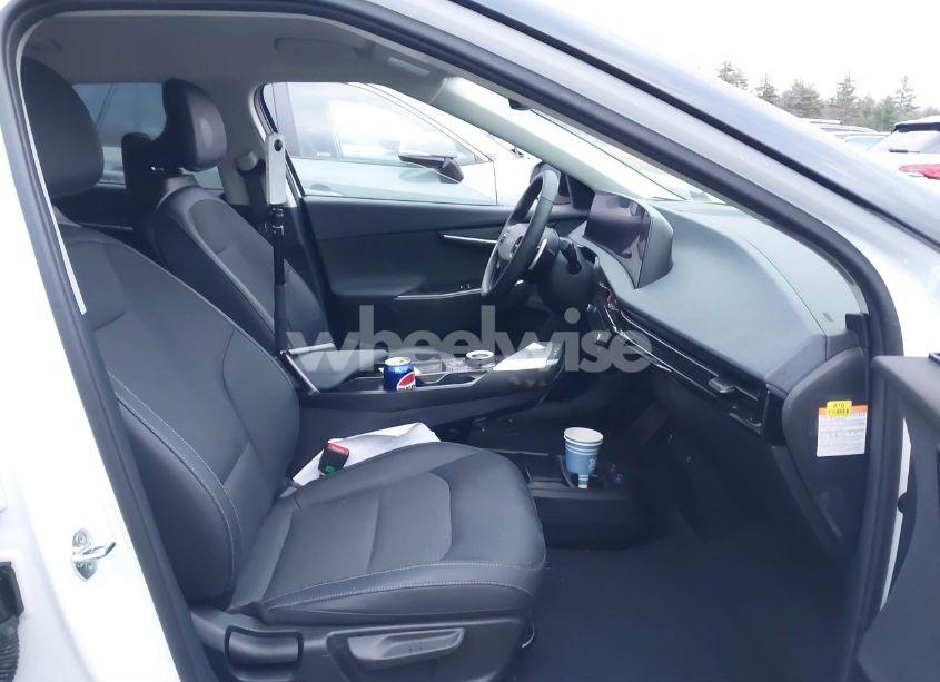 Photo 5 of 2024 Kia Ev6 LIGHT LONG RANGE (VIN KNDC3DLC9R5175820)