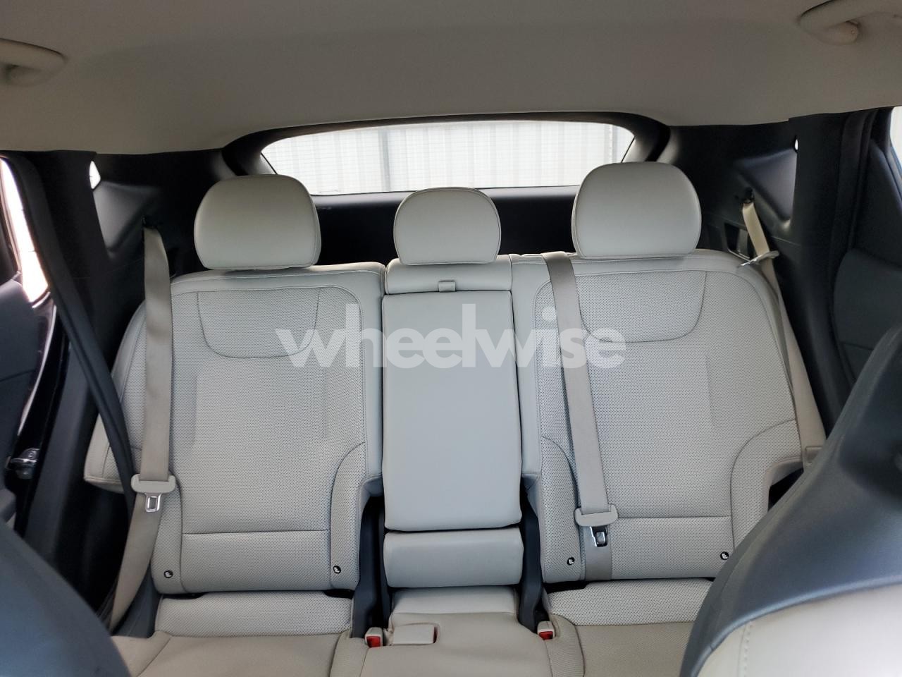 Photo 10 of 2024 KIA EV6 LIGHT (VIN KNDC3DLCXR5163045)