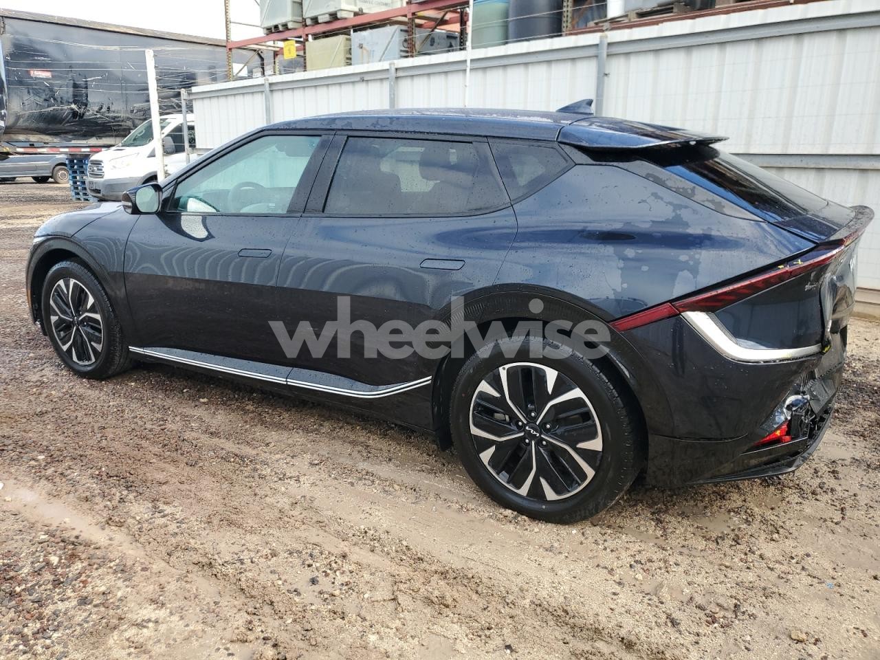 Photo 2 of 2024 KIA EV6 LIGHT (VIN KNDC3DLCXR5163045)