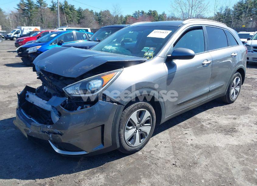 Photo 2 of 2017 Kia Niro LX (VIN KNDCB3LC0H5041371)