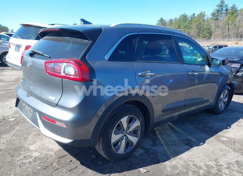 Photo 4 of 2017 Kia Niro LX (VIN KNDCB3LC0H5041371)