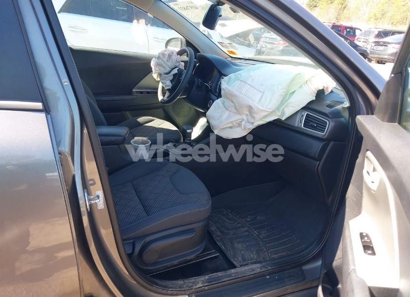 Photo 5 of 2017 Kia Niro LX (VIN KNDCB3LC0H5041371)