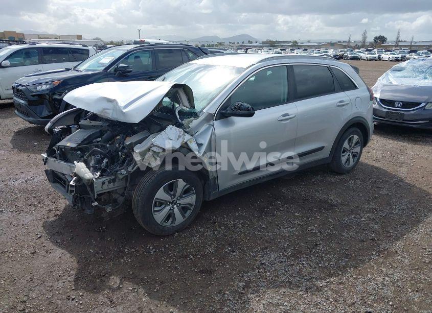 Photo 2 of 2020 Kia Niro LX (VIN KNDCB3LC0L5371441)