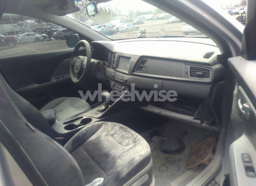 Photo 5 of 2017 Kia Niro FE (VIN KNDCB3LC1H5058910)