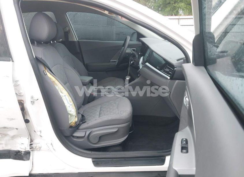 Photo 5 of 2020 Kia Niro LX (VIN KNDCB3LC2L5435978)