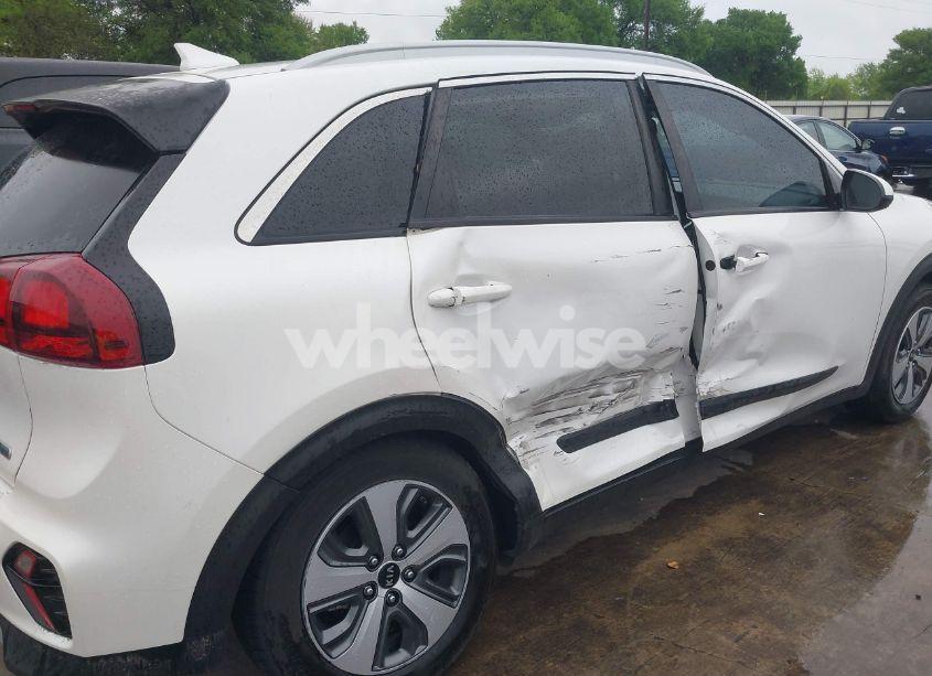 Photo 6 of 2020 Kia Niro LX (VIN KNDCB3LC2L5435978)