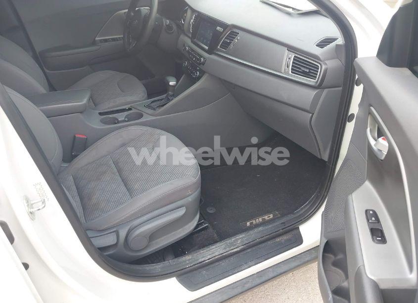 Photo 5 of 2017 Kia Niro LX (VIN KNDCB3LC3H5060030)