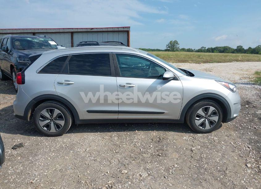 Photo 13 of 2017 Kia Niro LX (VIN KNDCB3LC5H5068310)