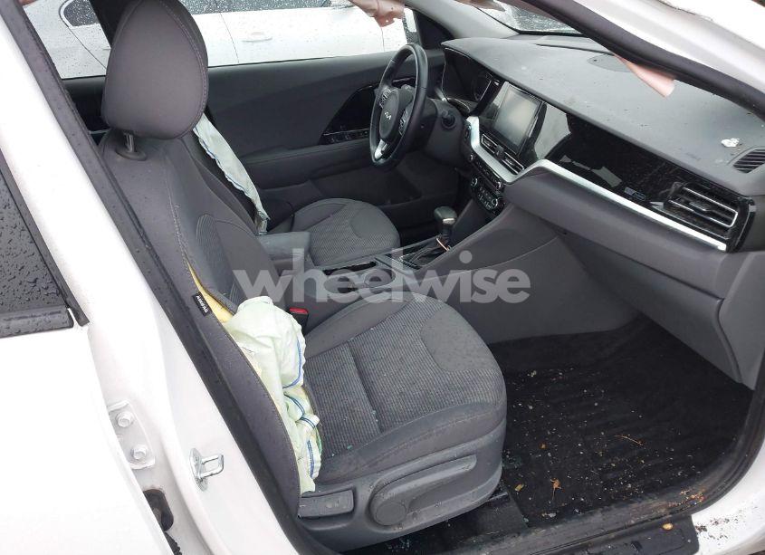 Photo 5 of 2022 Kia Niro LXS (VIN KNDCB3LC5N5529968)