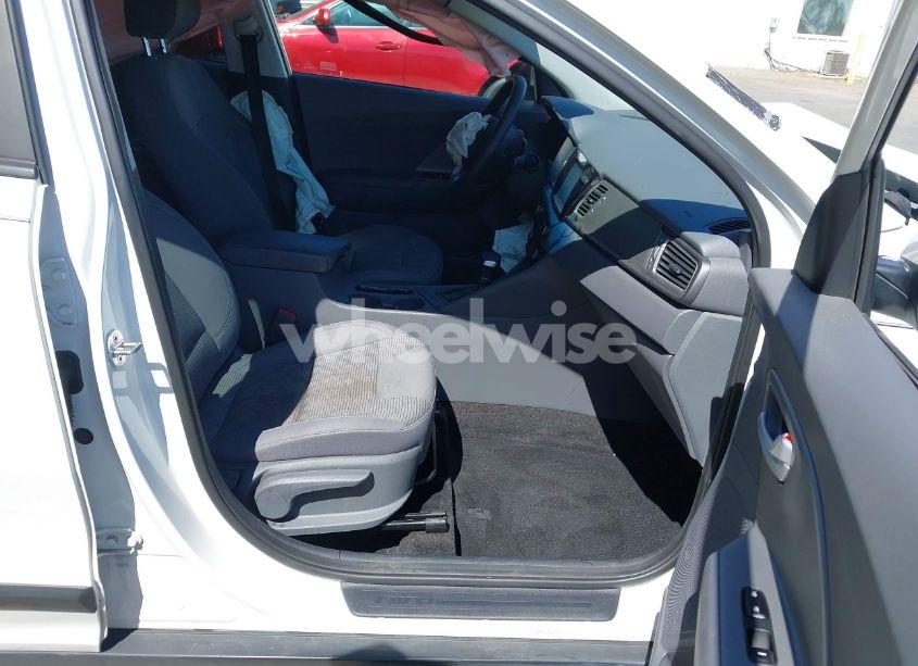 Photo 5 of 2018 Kia Niro LX (VIN KNDCB3LC7J5110479)