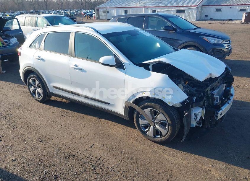 2020 Kia Niro LX (VIN KNDCB3LCXL5370202) main photo