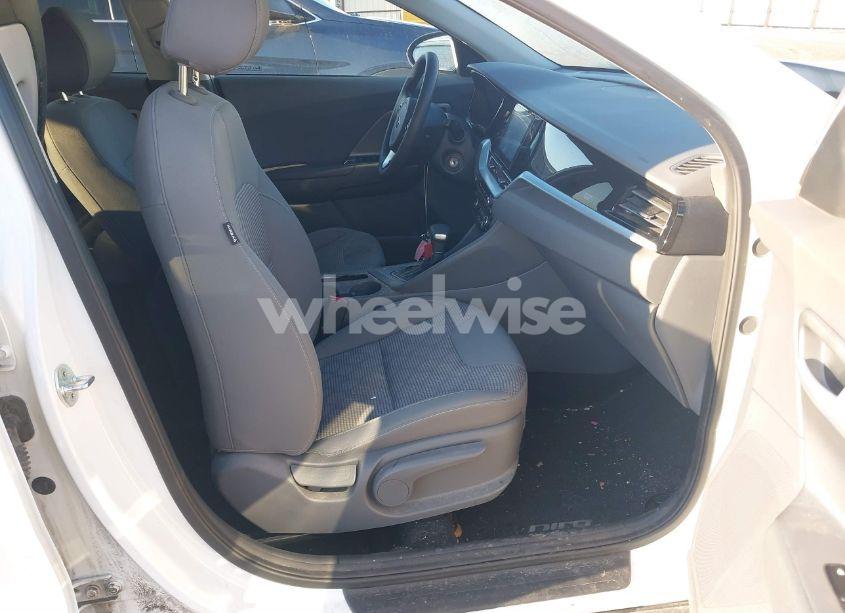 Photo 5 of 2020 Kia Niro LX (VIN KNDCB3LCXL5370202)
