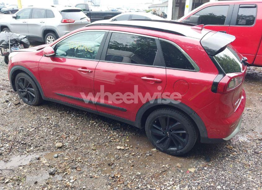 Photo 3 of 2019 Kia Niro S TOURING (VIN KNDCC3LC1K5262689)