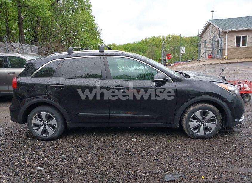 Photo 13 of 2017 Kia Niro EX (VIN KNDCC3LC2H5066656)