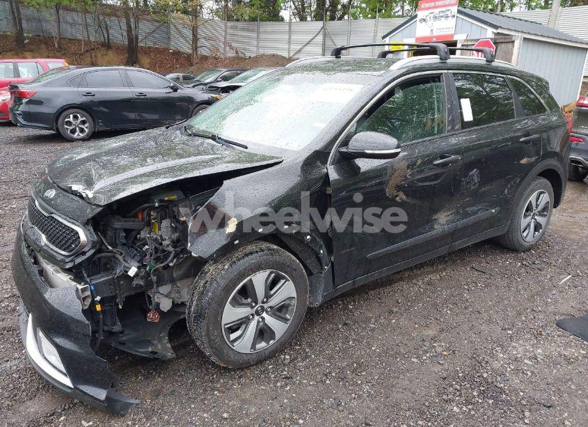 Photo 2 of 2017 Kia Niro EX (VIN KNDCC3LC2H5066656)