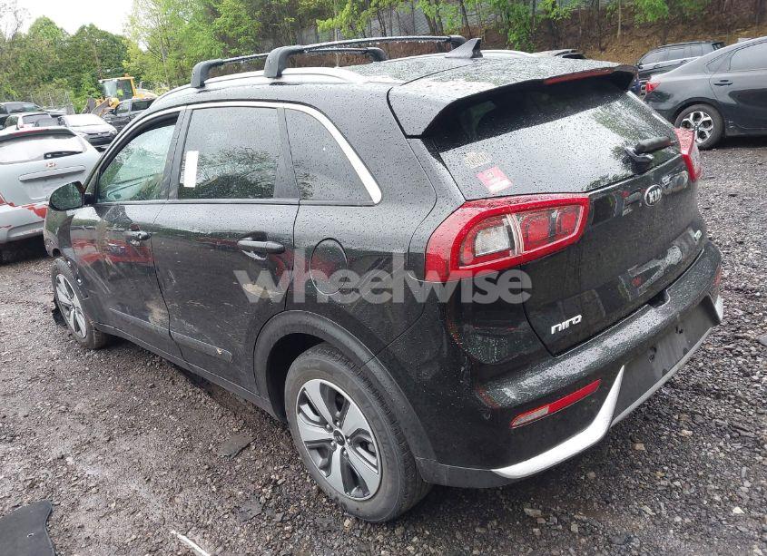 Photo 3 of 2017 Kia Niro EX (VIN KNDCC3LC2H5066656)