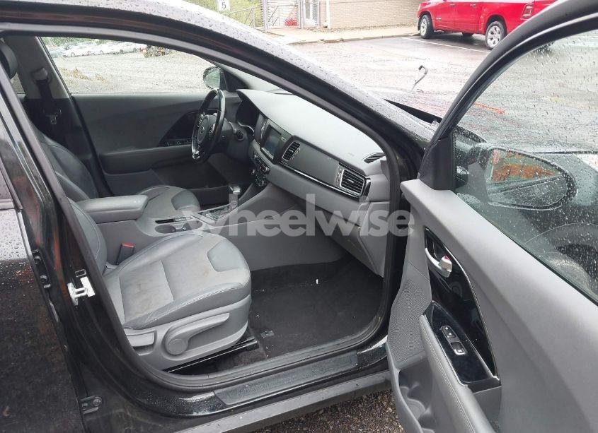 Photo 5 of 2017 Kia Niro EX (VIN KNDCC3LC2H5066656)