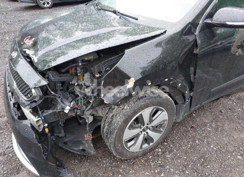 Photo 6 of 2017 Kia Niro EX (VIN KNDCC3LC2H5066656)