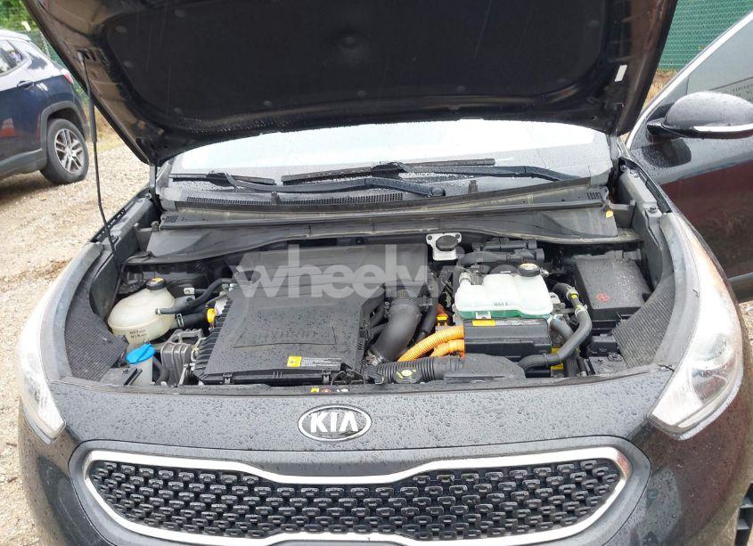 Photo 10 of 2017 Kia Niro EX (VIN KNDCC3LC8H5039929)