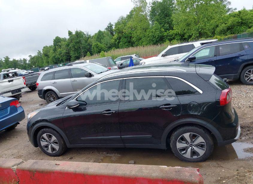 Photo 14 of 2017 Kia Niro EX (VIN KNDCC3LC8H5039929)