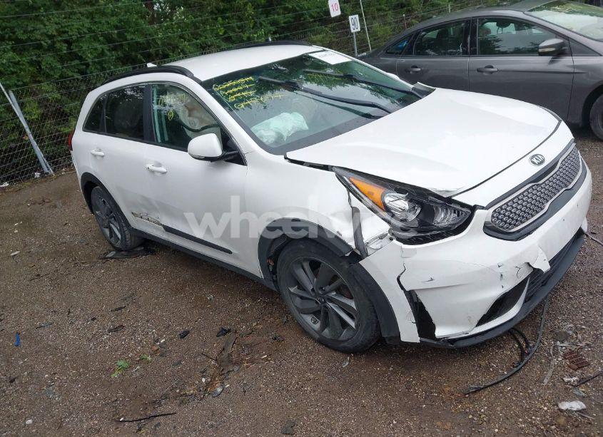 2017 Kia Niro EX (VIN KNDCC3LC8H5045679) main photo