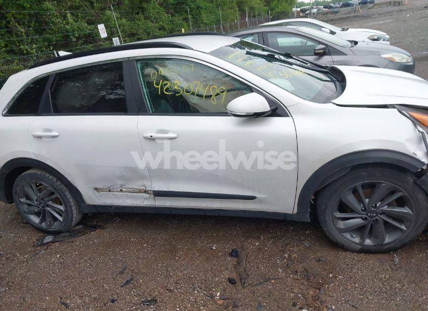 Photo 12 of 2017 Kia Niro EX (VIN KNDCC3LC8H5045679)