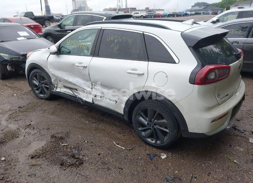 Photo 3 of 2017 Kia Niro EX (VIN KNDCC3LC8H5045679)