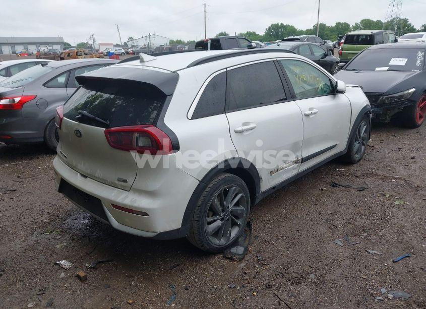 Photo 4 of 2017 Kia Niro EX (VIN KNDCC3LC8H5045679)