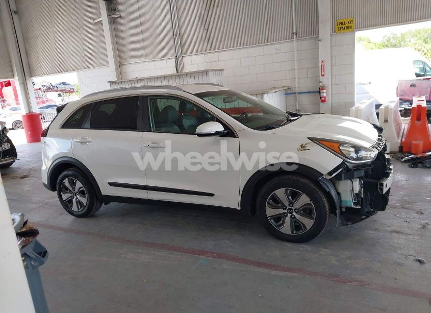 Photo 14 of 2017 Kia Niro EX (VIN KNDCC3LCXH5095810)