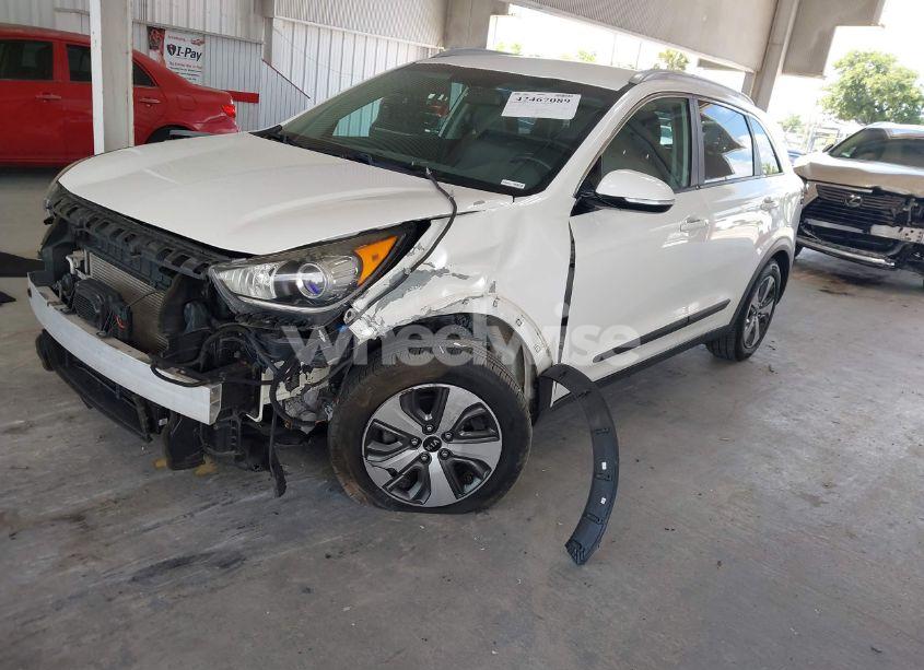 Photo 2 of 2017 Kia Niro EX (VIN KNDCC3LCXH5095810)