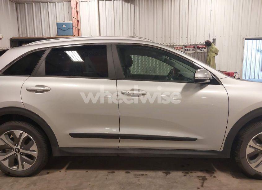 Photo 14 of 2021 Kia Niro EV EX (VIN KNDCC3LG8M5108132)